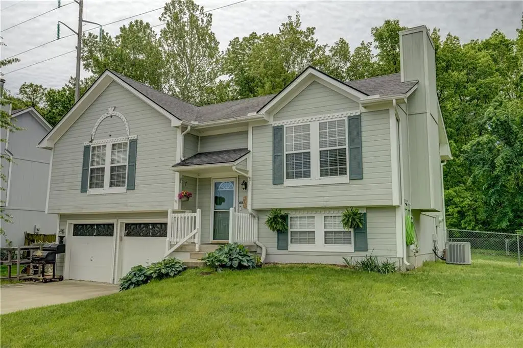 407 SW 24th Terrace, Oak Grove, MO 64075 - #1