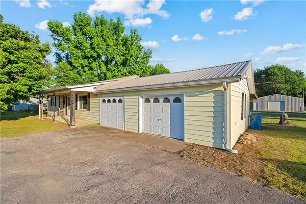 4392 Cr 2400 Road, Coffeyville, KS 67337