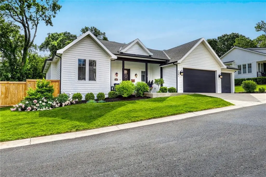 7501 Chadwick Court, Prairie Village, KS 66208 - #1
