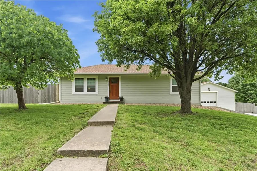 8630 Hilltop Road, De Soto, KS 66018 - #2