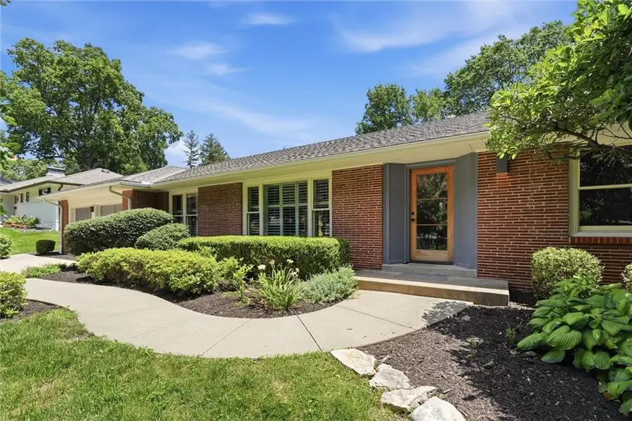 9821 Pembroke Lane, Leawood, KS 66206 - #3