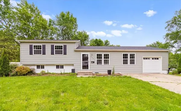 9221 W 99th Terrace, Overland Park, KS 66212