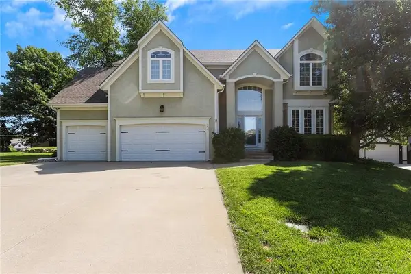 237 NE Hidden Ridge Circle, Lee's Summit, MO 64064
