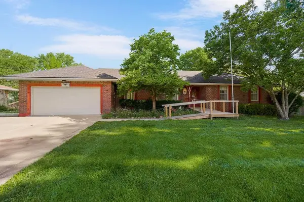 1012 SE 2nd Terrace, Lee's Summit, MO 64063