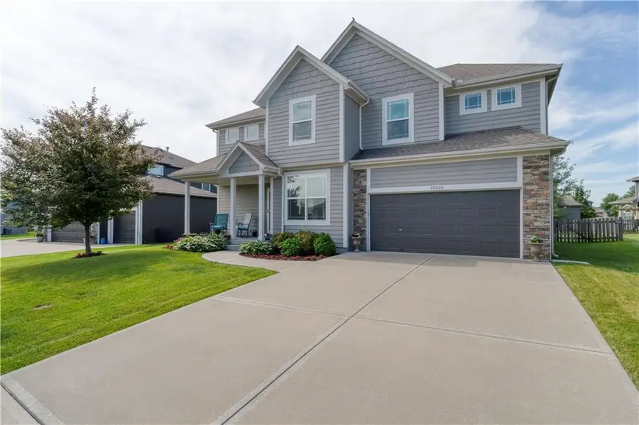 19005 W 166th Street, Olathe, KS 66062 - #2