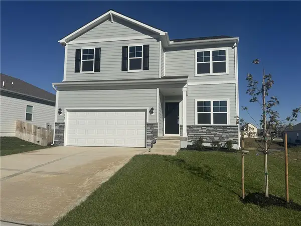 300 Lake Meadows Drive, Smithville, MO 64089