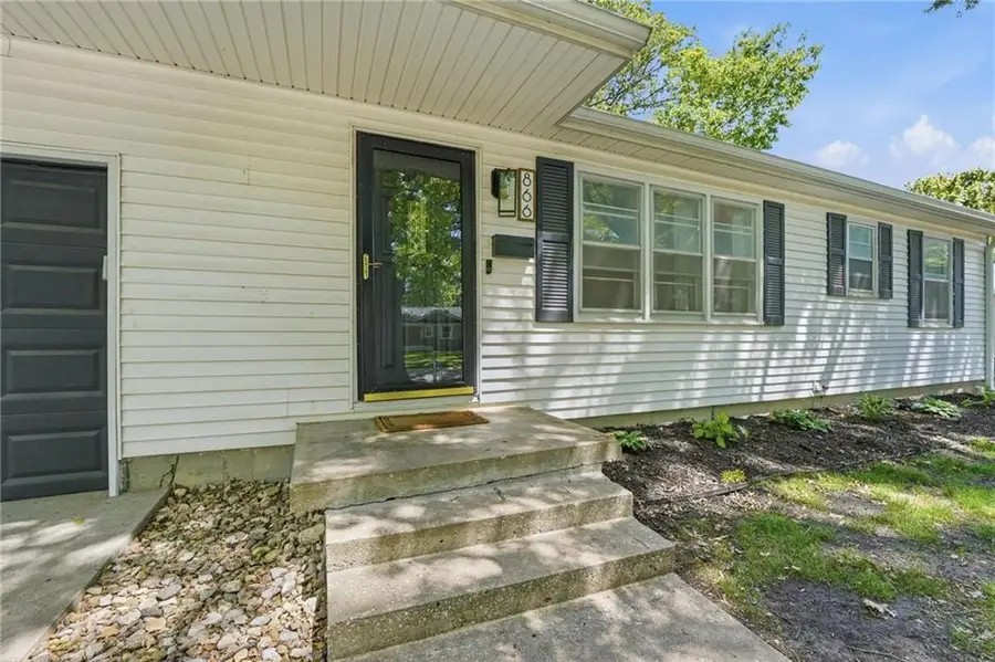 866 S Sheridan Circle, Olathe, KS 66061 - #2