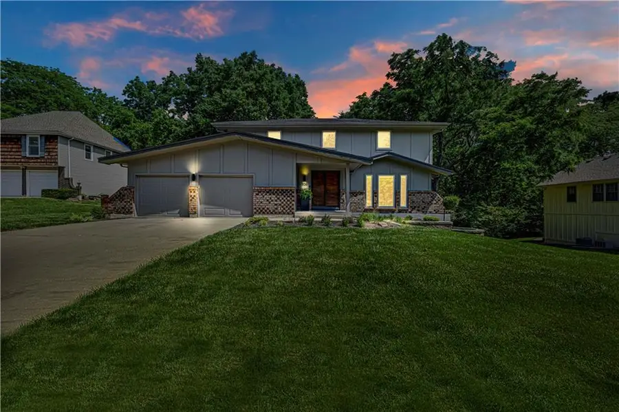 106 E 104th Street, Kansas City, MO 64114 - #2
