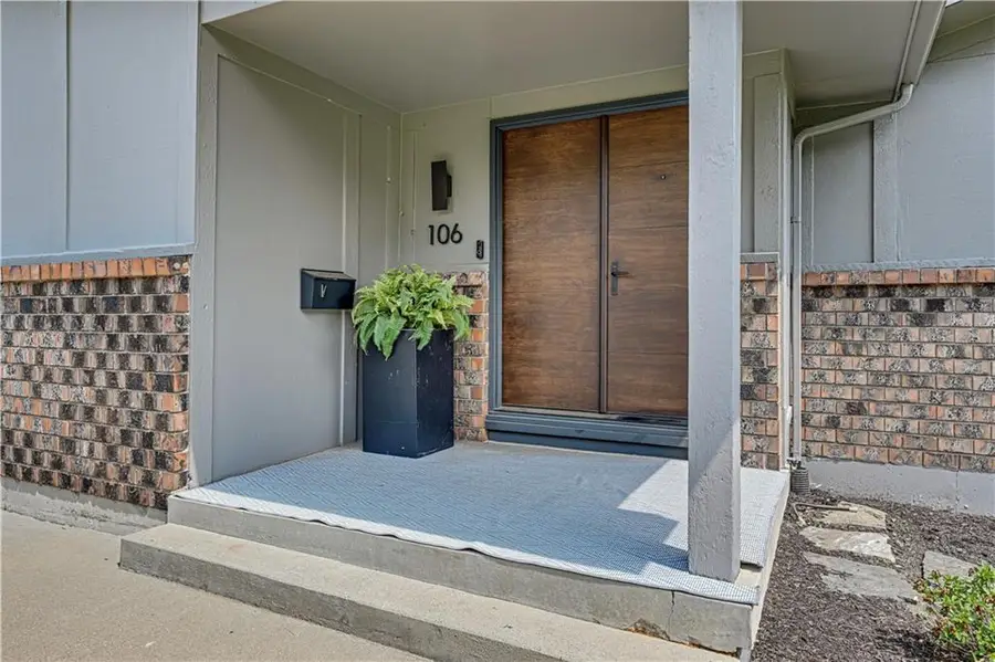 106 E 104th Street, Kansas City, MO 64114 - #3