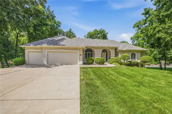 3431 NW Pink Hill Circle, Blue Springs, MO 64015
