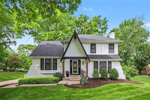 8004 Westgate Drive, Lenexa, KS 66215