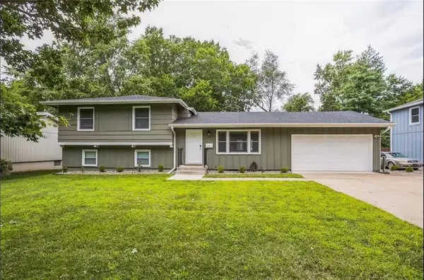 9010 Eby Drive, Overland Park, KS 66212