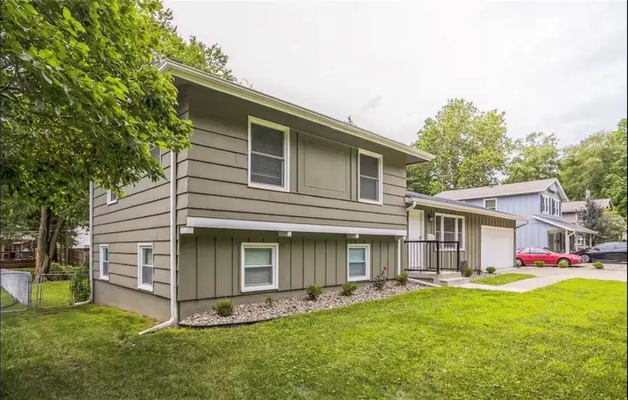 9010 Eby Drive, Overland Park, KS 66212 - #2
