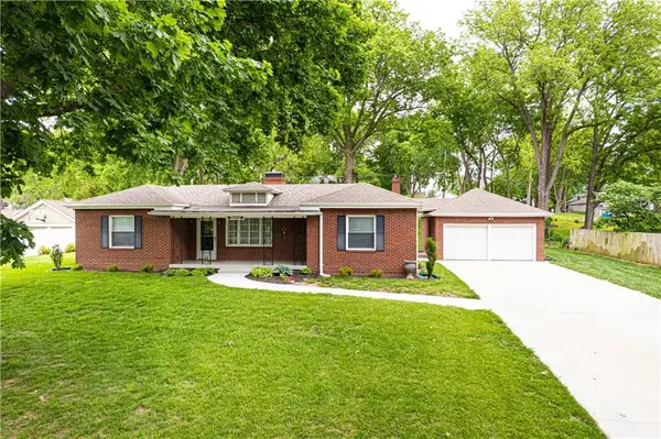 1703 S 40th Street, St Joseph, MO 64507