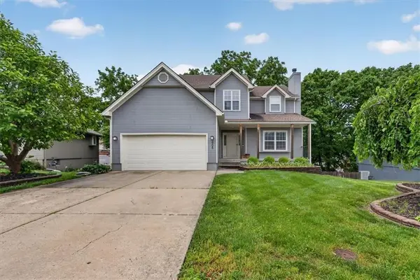 908 NE Michael Drive, Lee's Summit, MO 64086