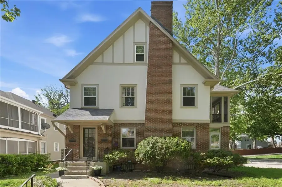 401 E 63rd Terrace, Kansas City, MO 64110 - #2
