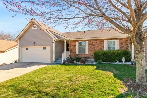 213 SE Ridgeview Drive, Lee's Summit, MO 64063