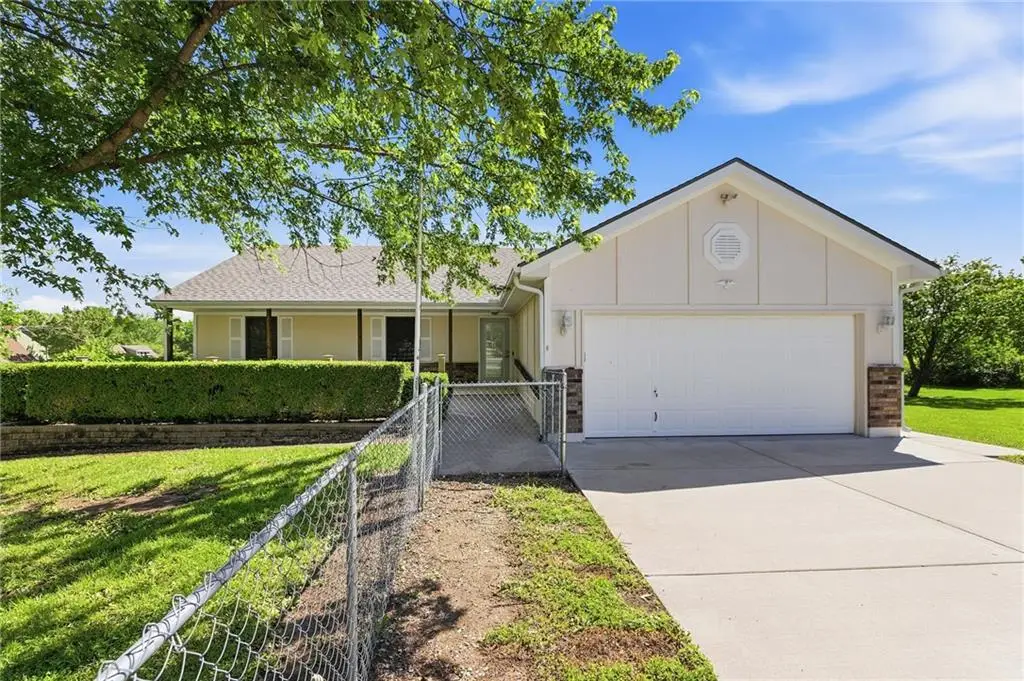 10604 E 240th Street, Peculiar, MO 64078 - #1