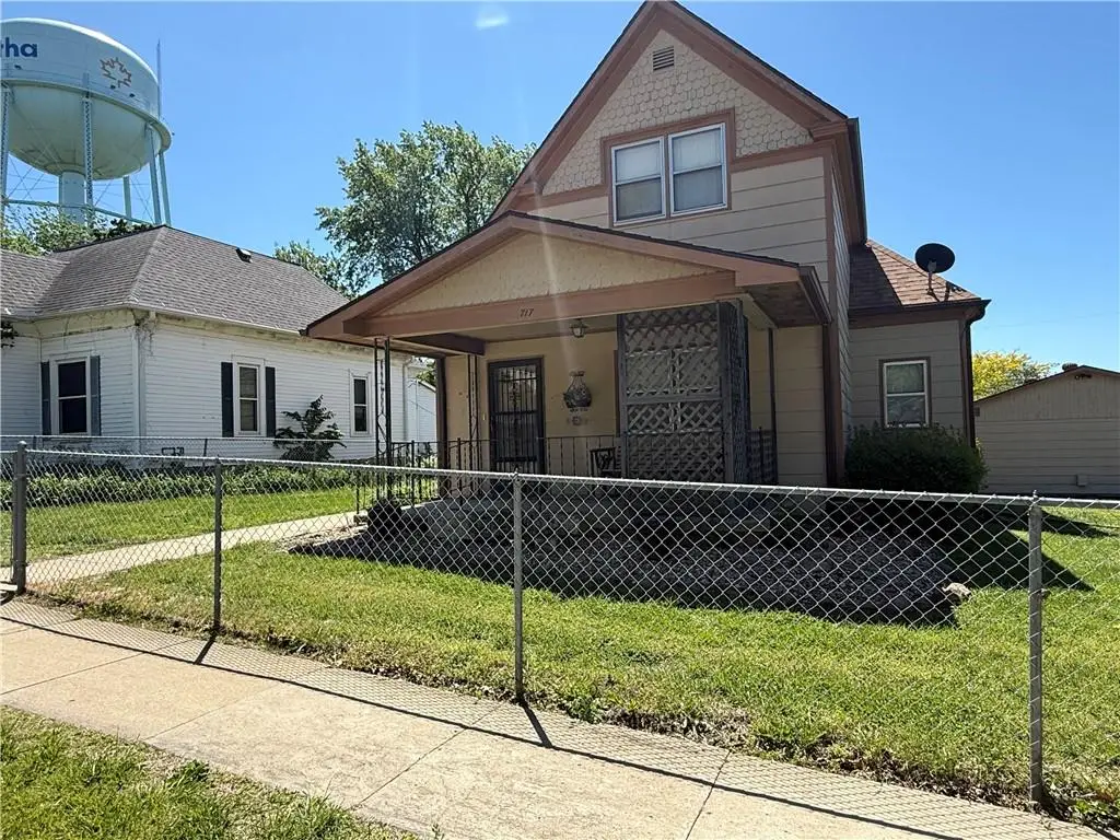 717 Iowa Street, Hiawatha, KS 66434 - #1