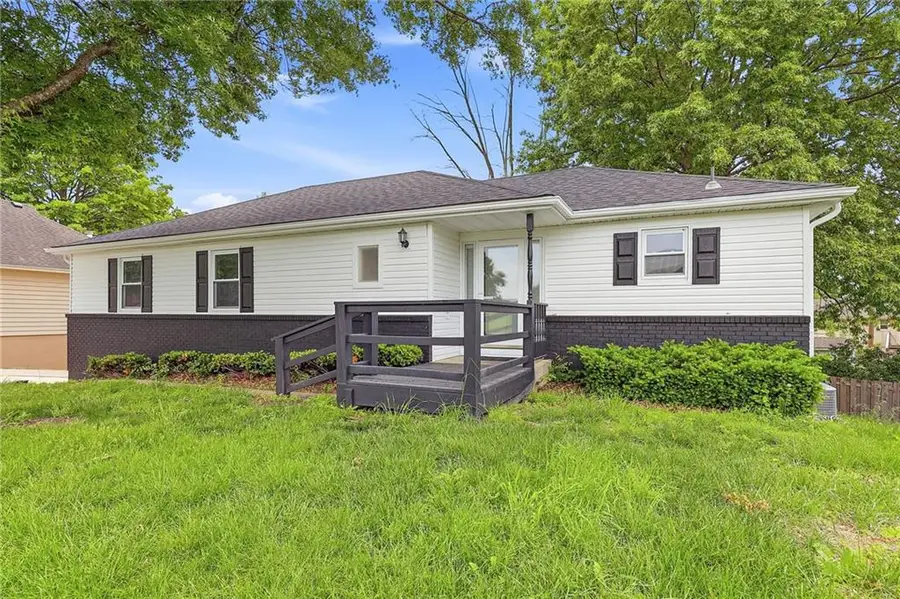 1725 S Kiowa Drive, Olathe, KS 66062 - #2