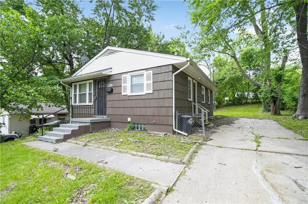 7801 E 48th Street, Kansas City, MO 64129 - #1