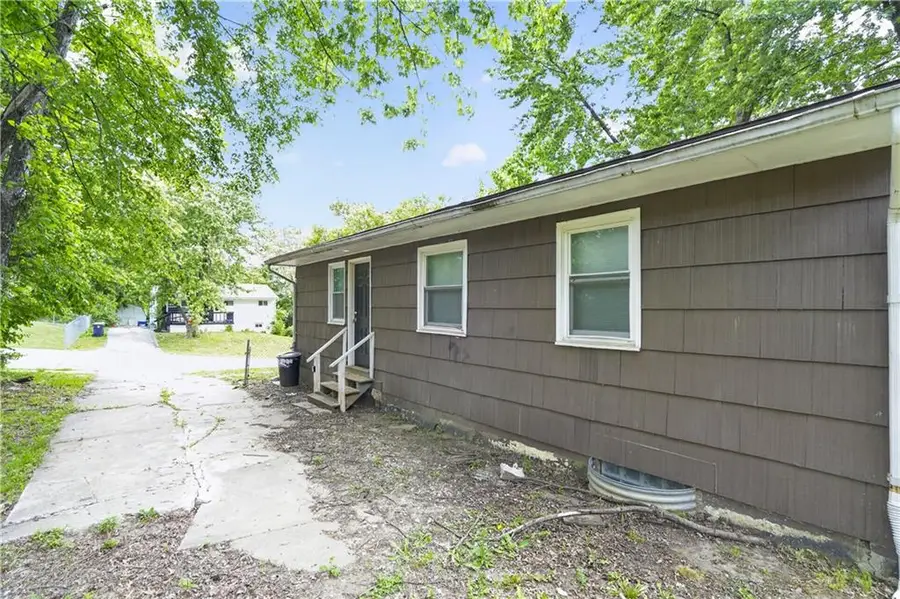 7801 E 48th Street, Kansas City, MO 64129 - #2