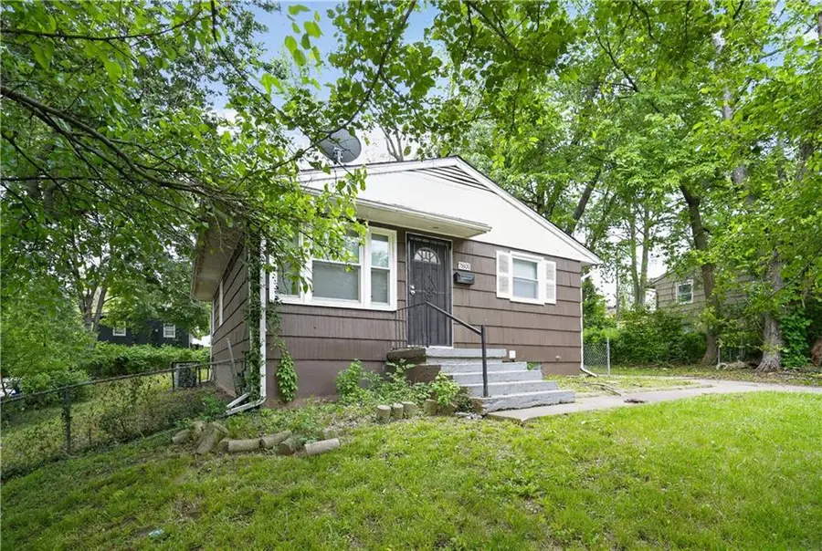 7801 E 48th Street, Kansas City, MO 64129 - #3