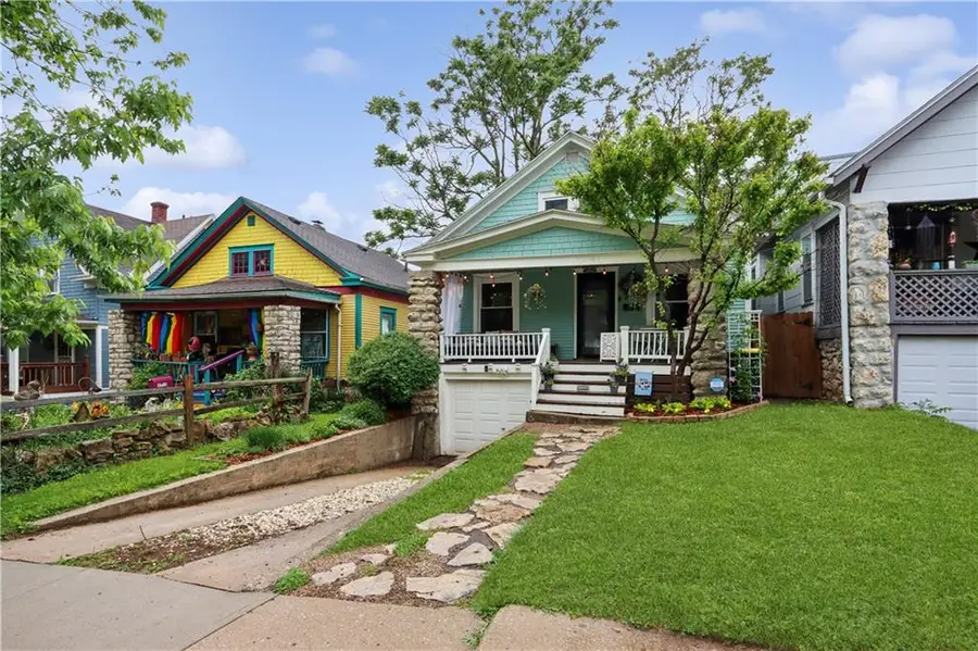 4208 Charlotte Street, Kansas City, MO 64110 - #2