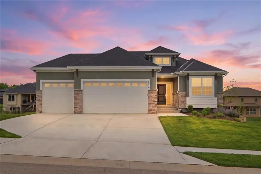 2226 SW Heartland Court, Lees Summit, MO 64082 - #2