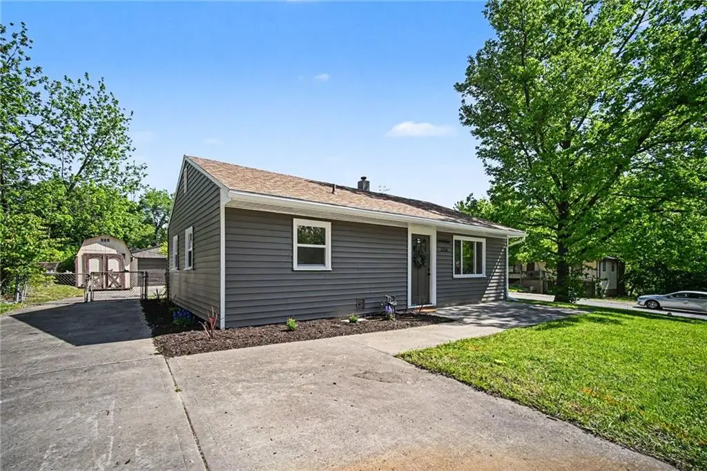 2206 NE 58th Terrace, Gladstone, MO 64118 - #1