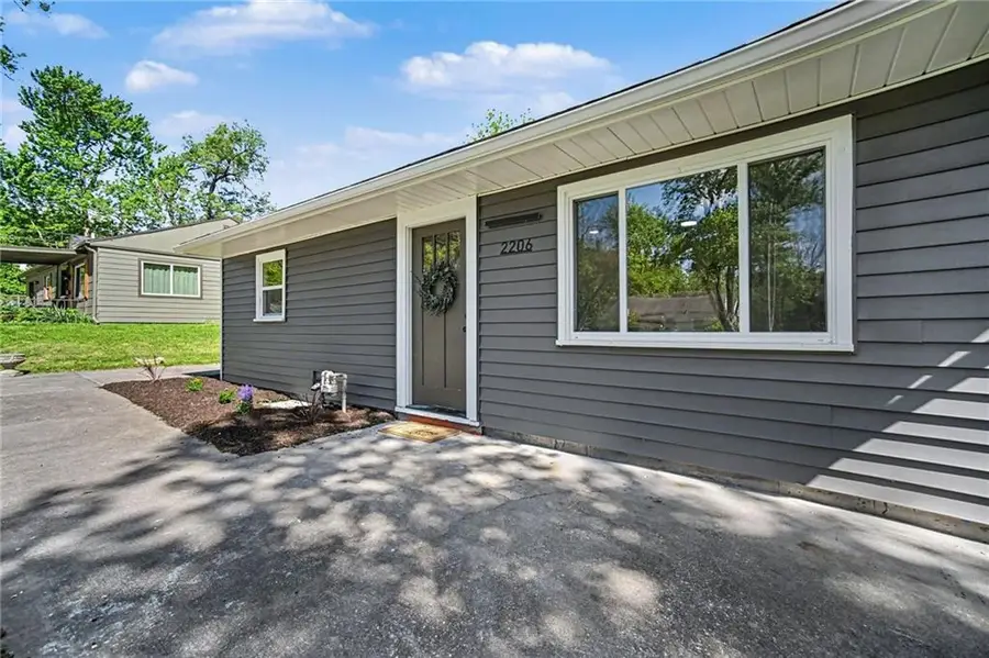 2206 NE 58th Terrace, Gladstone, MO 64118 - #2