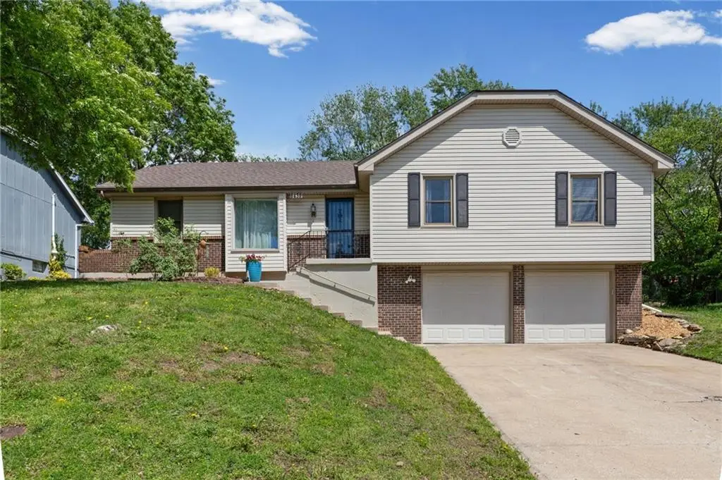 6439 Greenwood Street, Shawnee, KS 66216 - #1