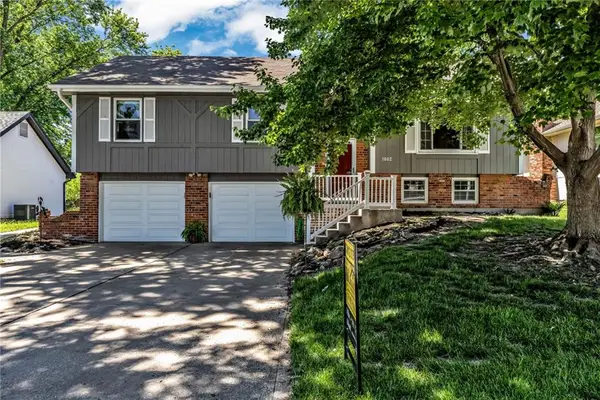 1002 Dunwich Drive, Liberty, MO 64068