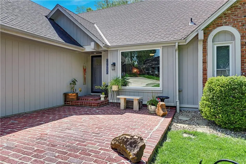 6932 Cottonwood Drive, Shawnee, KS 66216 - #1