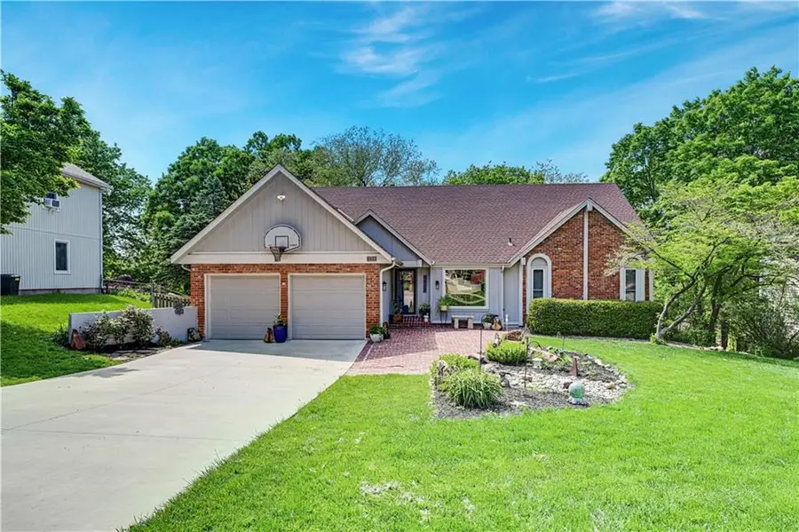 6932 Cottonwood Drive, Shawnee, KS 66216 - #2