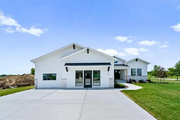 4484 Tee Box Drive, Basehor, KS 66007