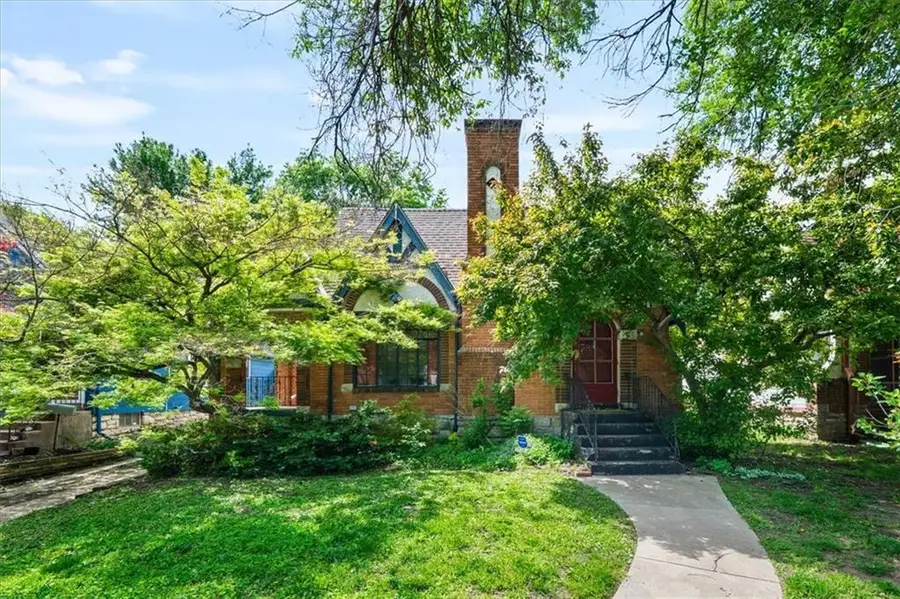 7404 Walnut Street, Kansas City, MO 64114 - #2