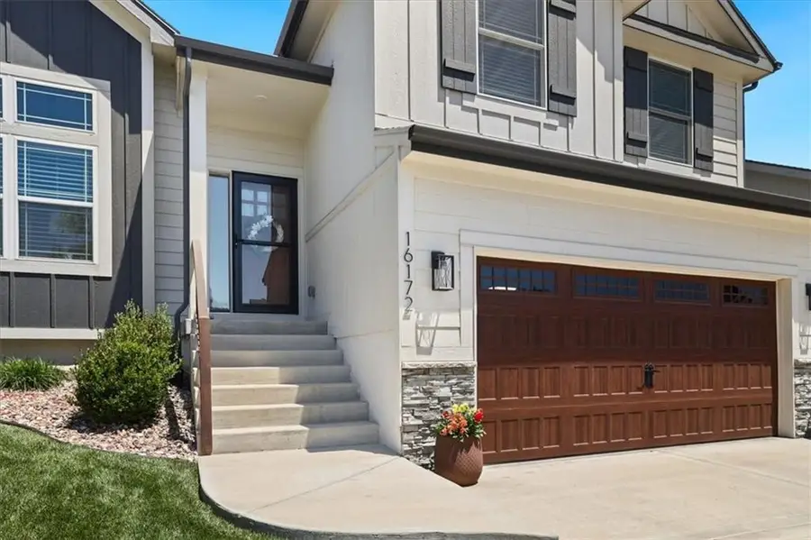 16172 Giorgia Street, Parkville, MO 64152 - #2