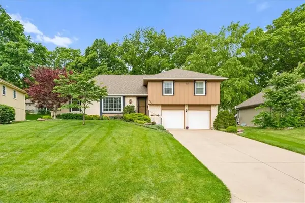 8708 Woodward Street, Overland Park, KS 66212