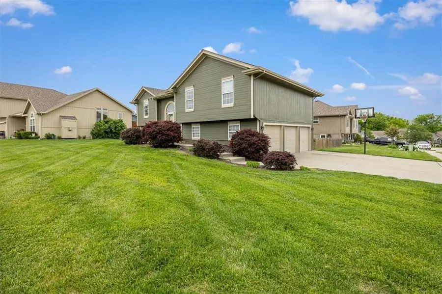 1102 E 18th Street, Kearney, MO 64060 - #3