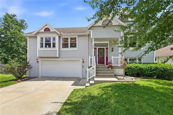 110 NE Brookwood Place, Blue Springs, MO 64014