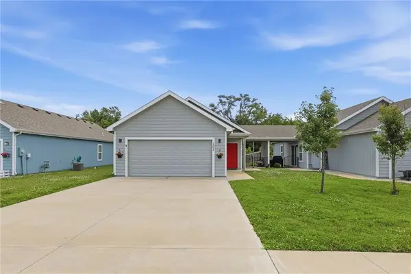 1304 E Joles Drive, Tonganoxie, KS 66086