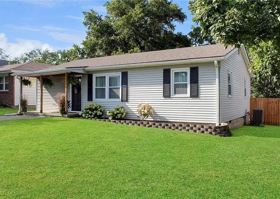 726 W Broadway Street, Higginsville, MO 64037 - #1