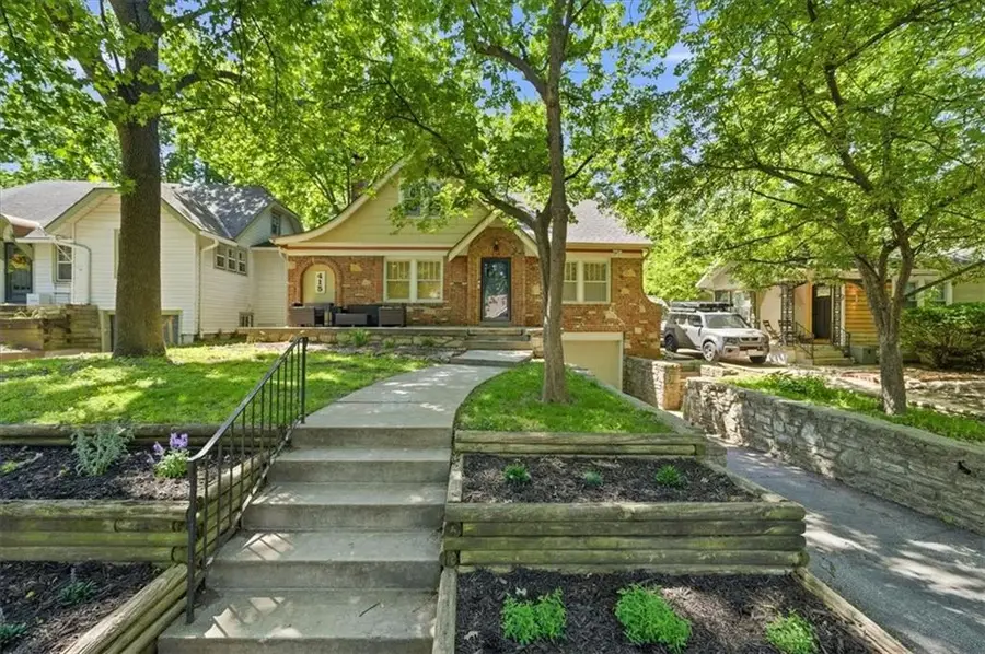 415 E 70th Street, Kansas City, MO 64131 - #2