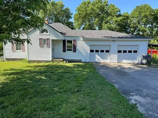3434 SE 2nd Street, Topeka, KS 66607