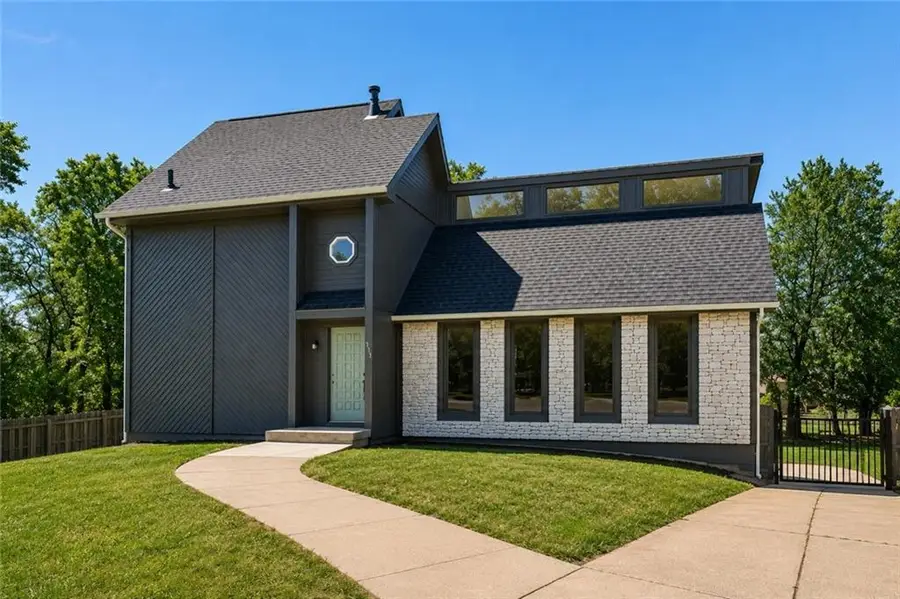 413 S Brittany Drive, Olathe, KS 66061 - #2