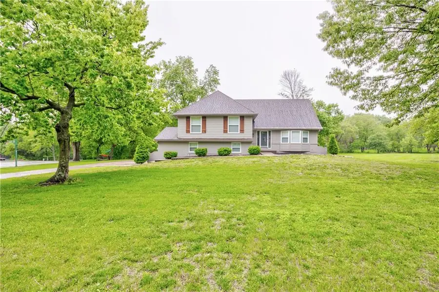 16402 Riggs Road, Stilwell, KS 66085 - #2