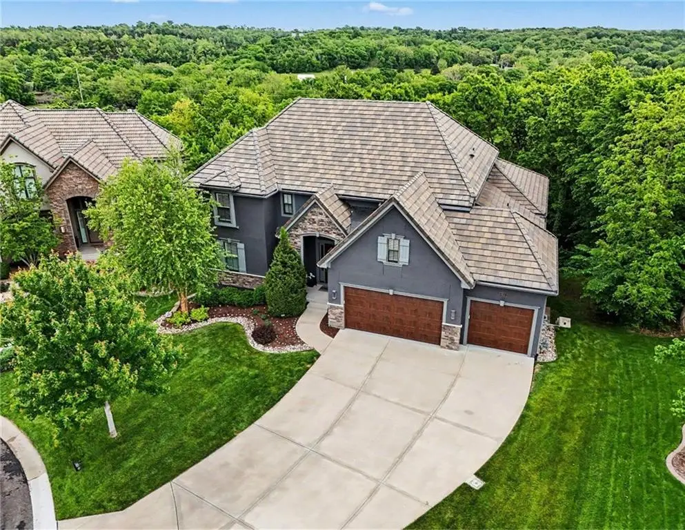 8831 Vista Drive, Lenexa, KS 66220 - #1