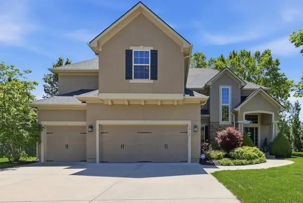 1413 NE Kenwood Circle, Lee's Summit, MO 64064