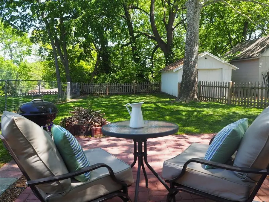 145 Allcutt Avenue, Bonner Springs, KS 66012 - #3